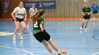 Veterinaria conquista el título de Fútbol Sala femenino en una final apasionante